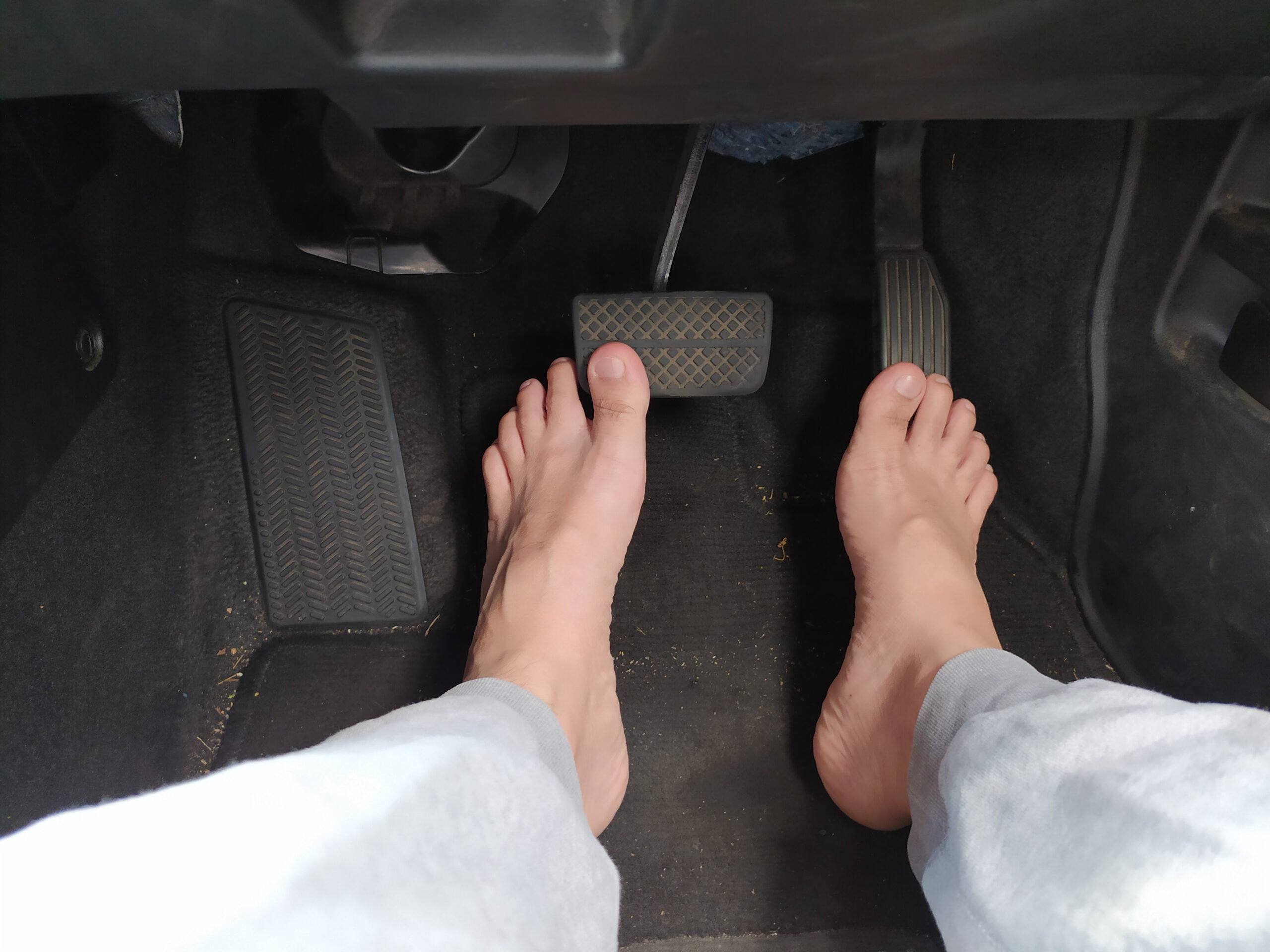 driving bare foot australia laws