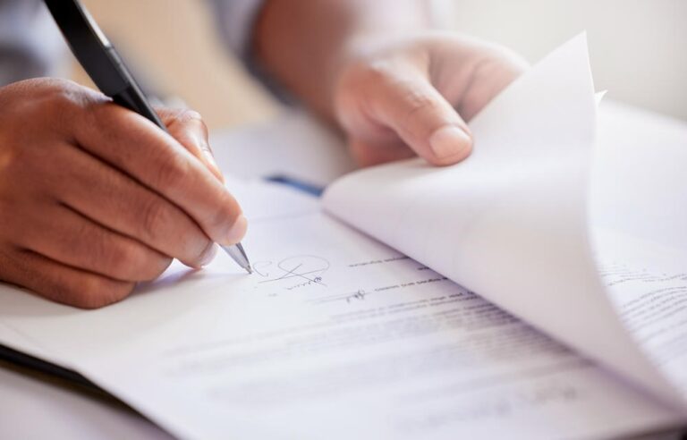 Contract Signing Mistakes | EAS Legal