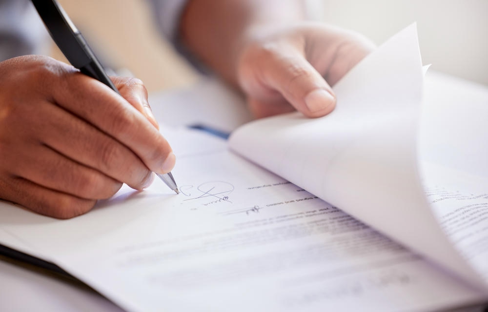 Contract Signing Mistakes | EAS Legal