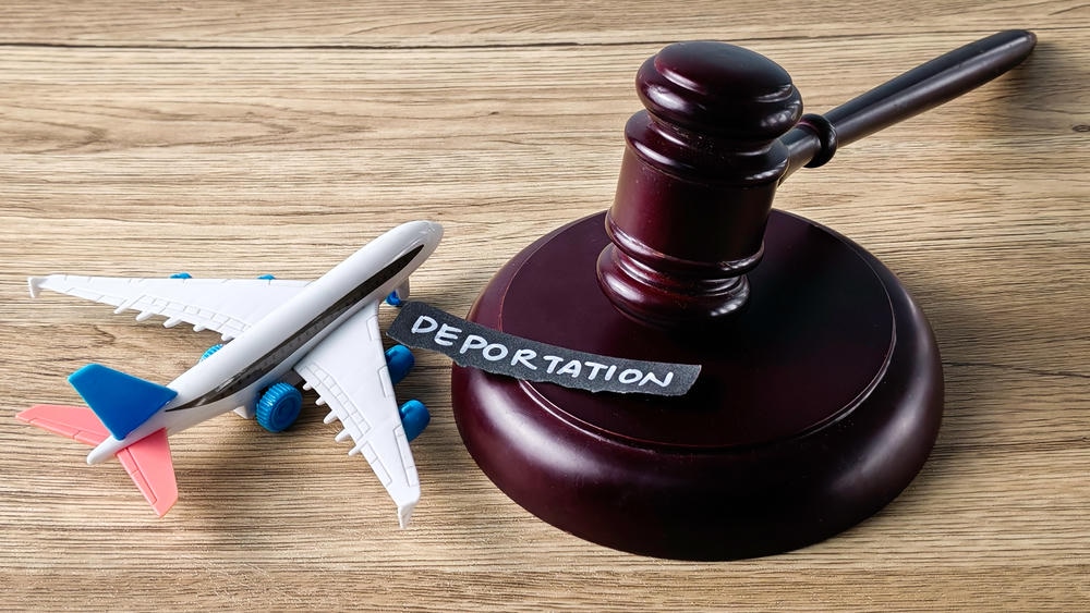 Airport watch list orders secured to protect children | EAS Legal